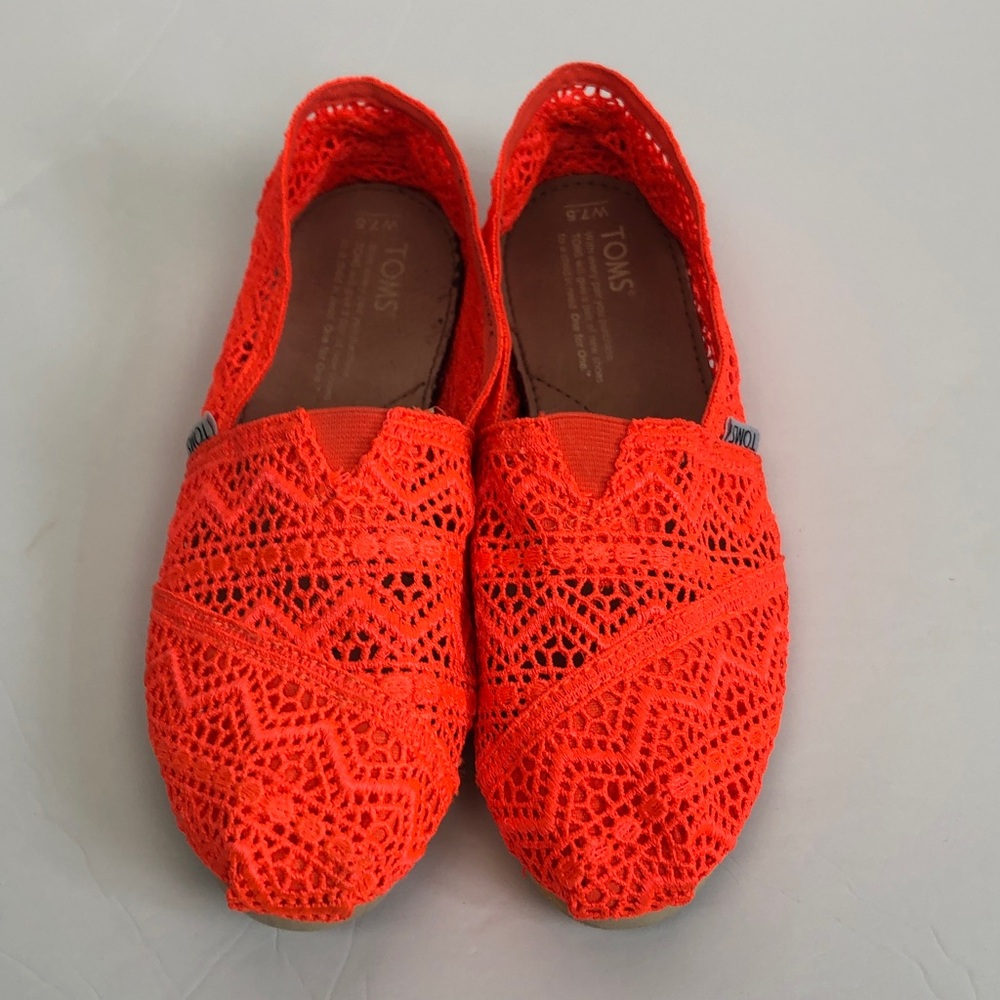 Toms Crochet Slip-On Flats in Bright Orange Women's Size 7.5